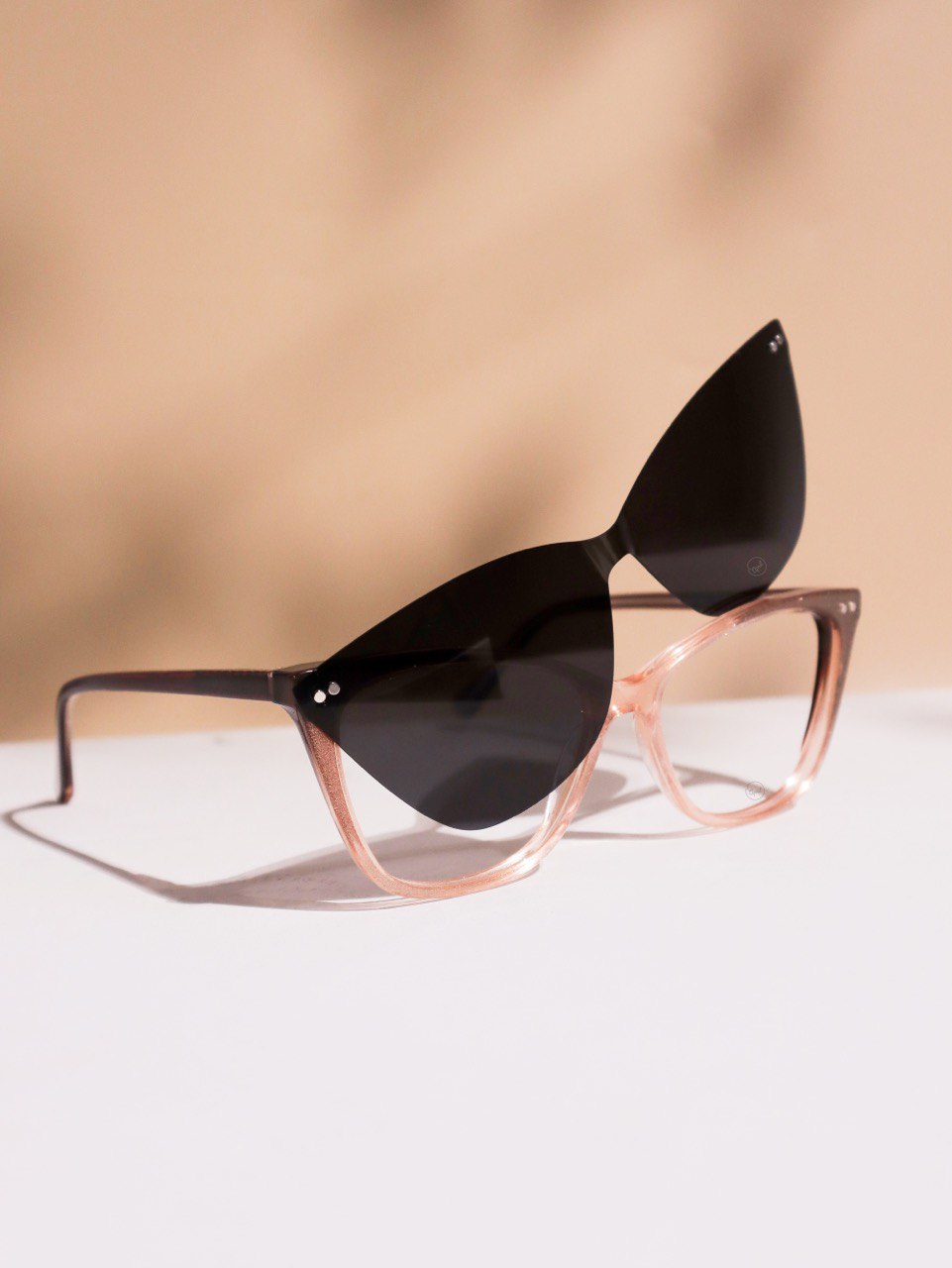 CLIP ON LUXE