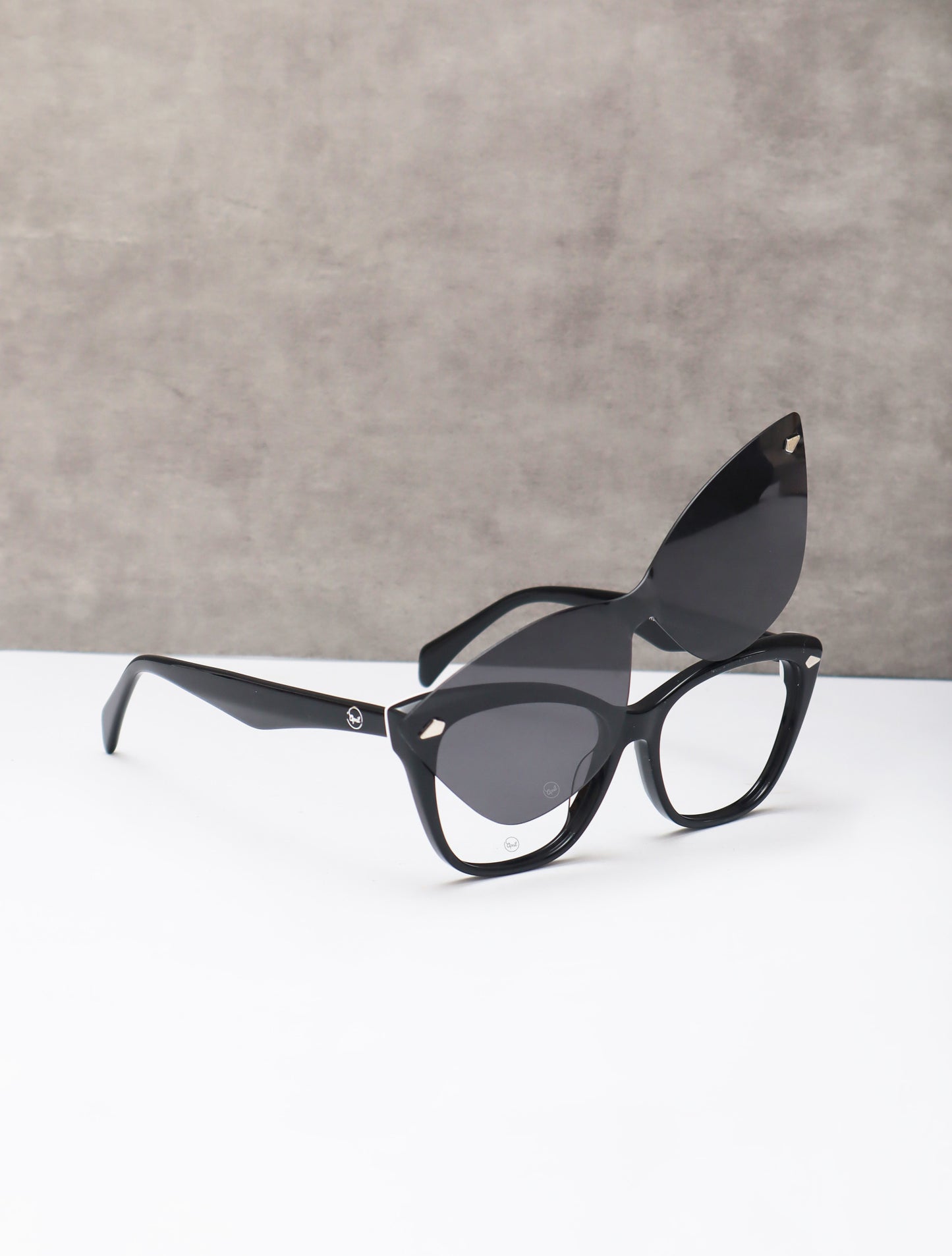 CLIP ON SELENE
