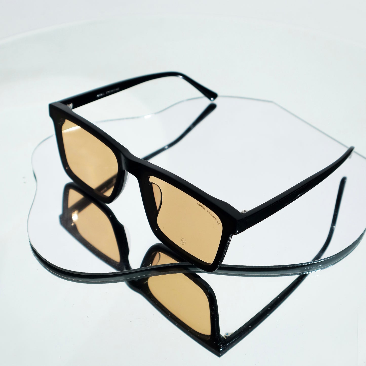 SUNNIES ABRIL