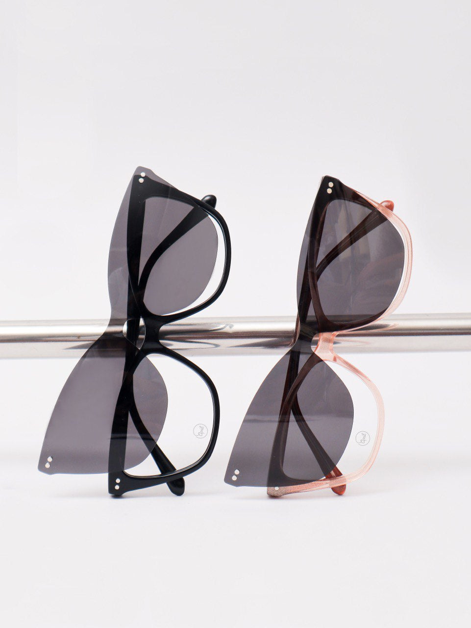 CLIP ON LUXE